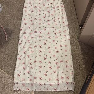 Ladies maxi skirt size small .... measurements in pic